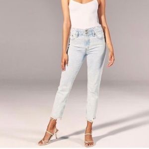 A&F Mom jean size 27/4R. NWT